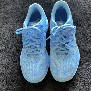 Nike Zoom Winflo 5 women’s running shoes size 9.5